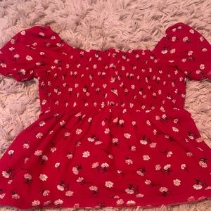 Large (11-13) Women No Boundaries Red Floral Top/Blouse